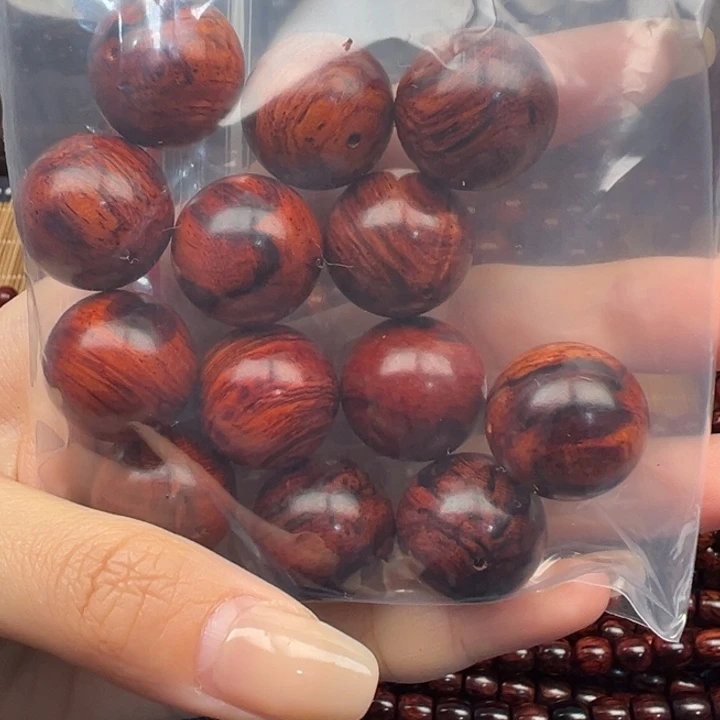 藤类海南红降散珠1.8圆珠（瑕疵）