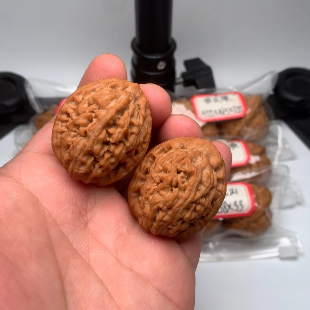 文玩核桃把件搂****?莲花