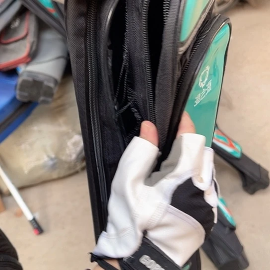 瑕疵开线无售后。二号