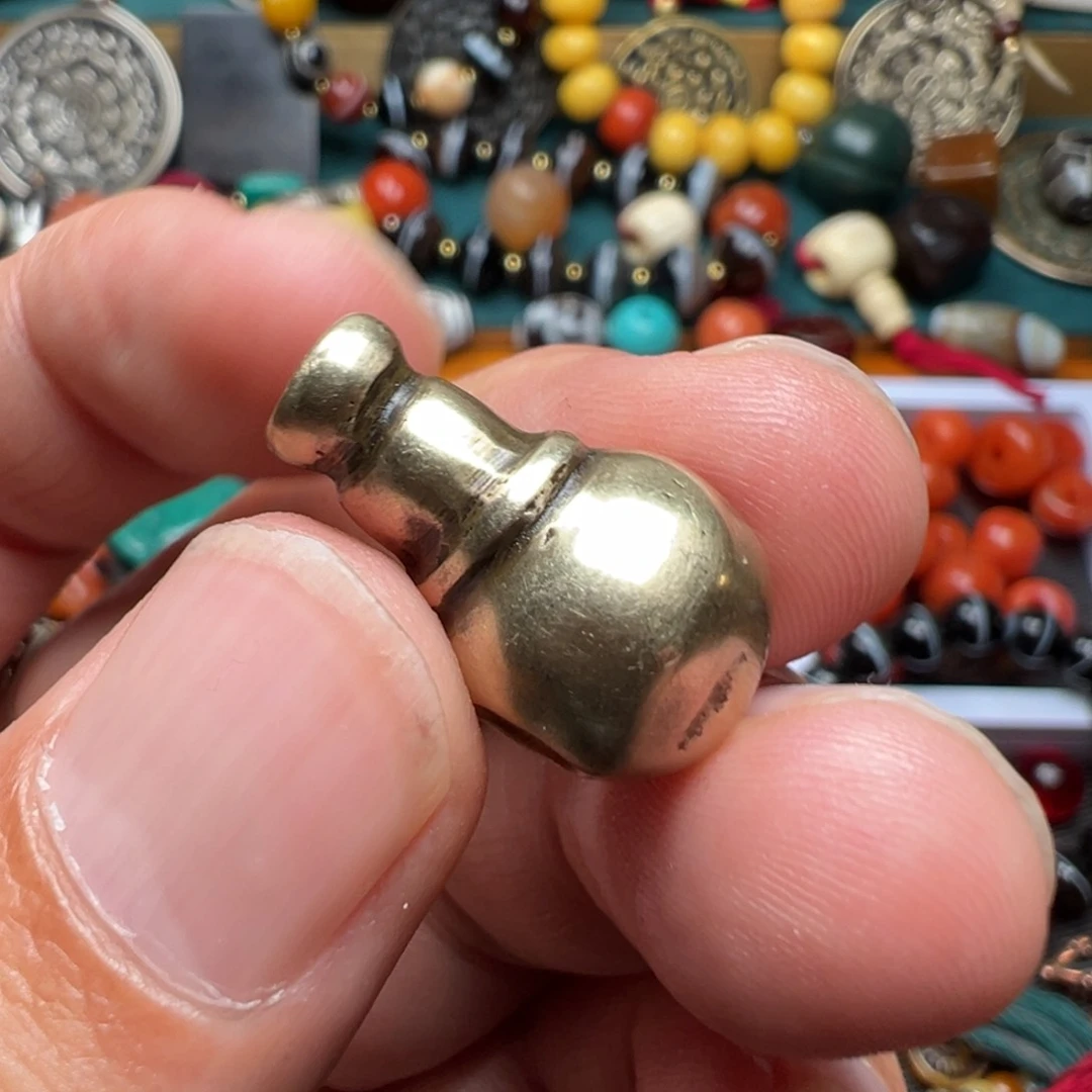 玻璃颈饰手工打造精致