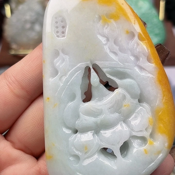 翡翠未镶嵌颈饰挂件