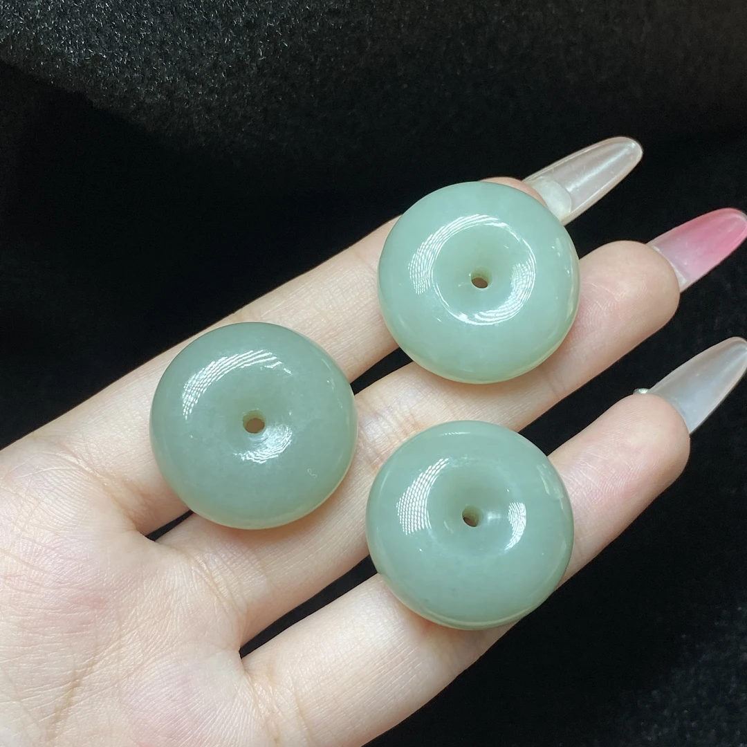 【小北珠宝】和田玉吊坠约25*25mm带绳【多样性发一件】6-WN39X4