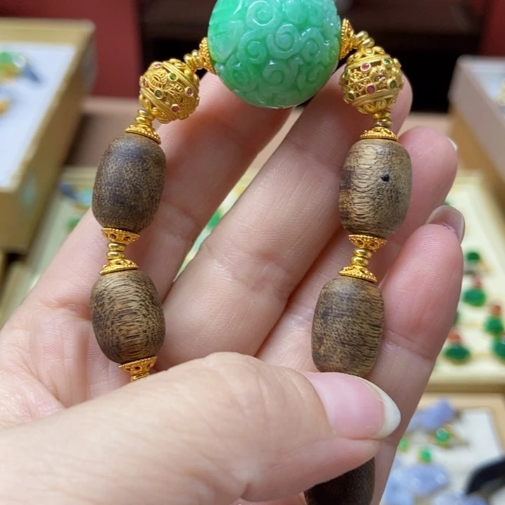 翡翠未镶嵌颈饰手串