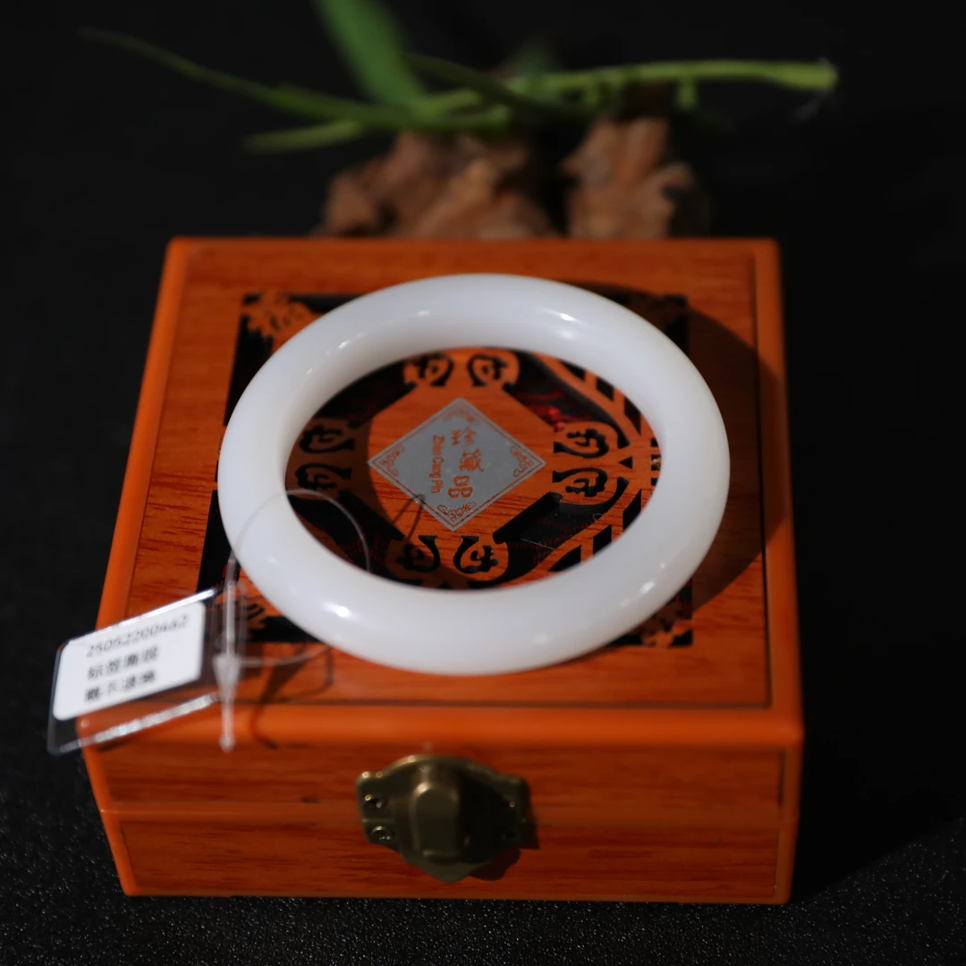 【潮生珠宝】·典藏级·和田玉新疆且末白玉高白正装手镯