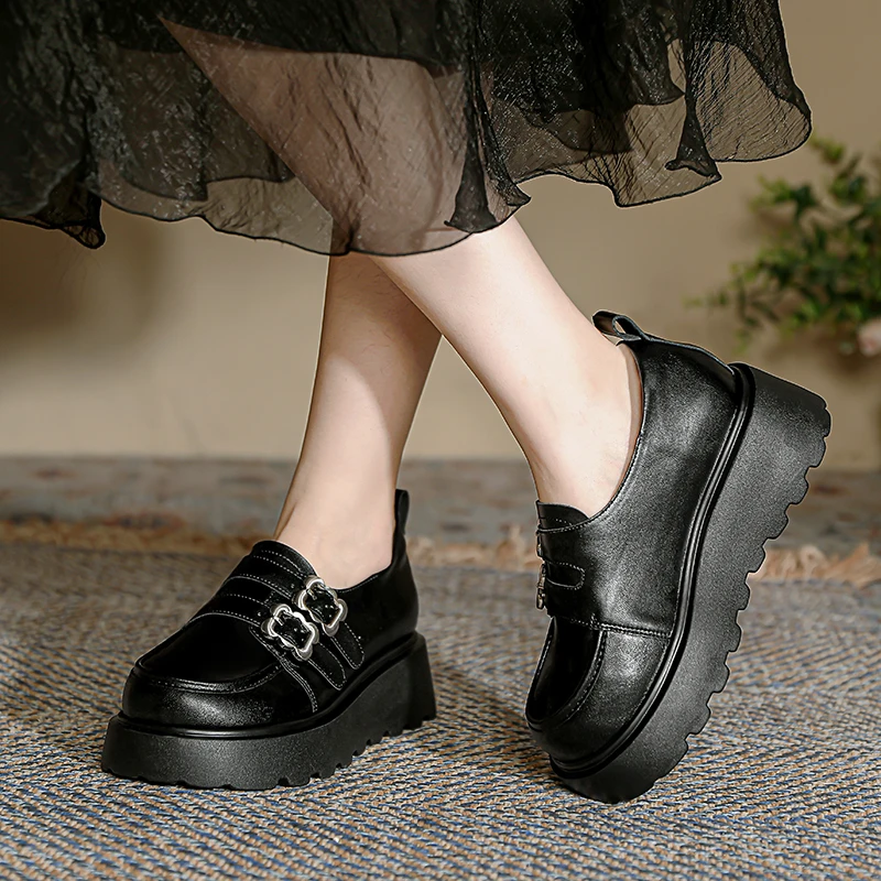 加肥加宽大码女鞋春秋英伦风复古双搭扣魔术贴轻奢黑色乐福小皮鞋