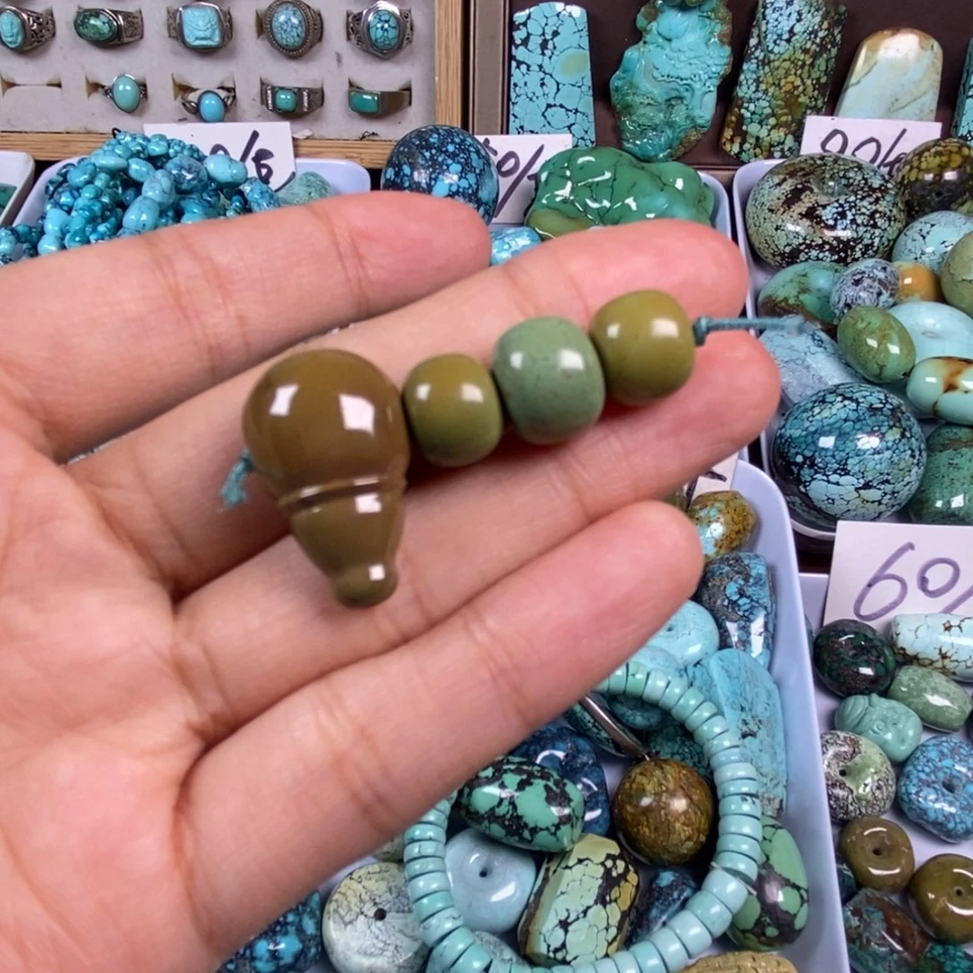 绿松石未镶嵌颈饰