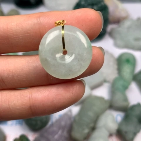 翡翠颈饰未镶嵌翡翠