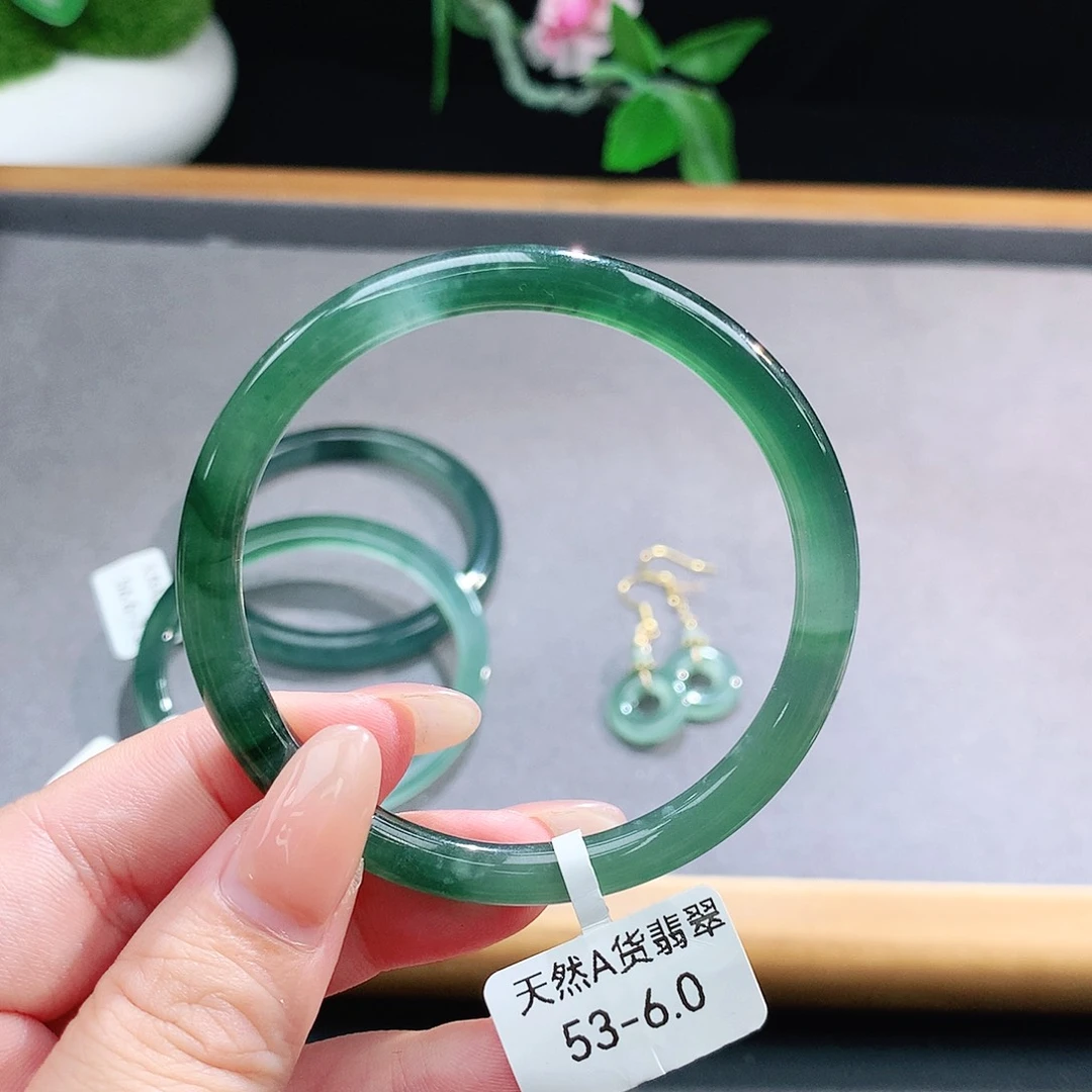 未镶嵌手镯（圆镯）翡翠