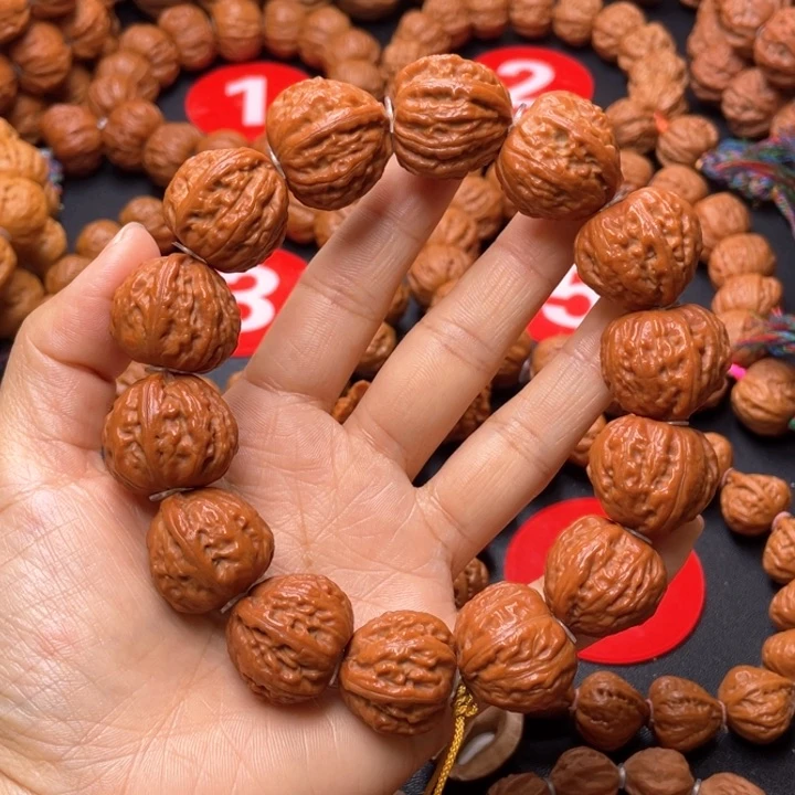 文玩核桃吊坠桃心