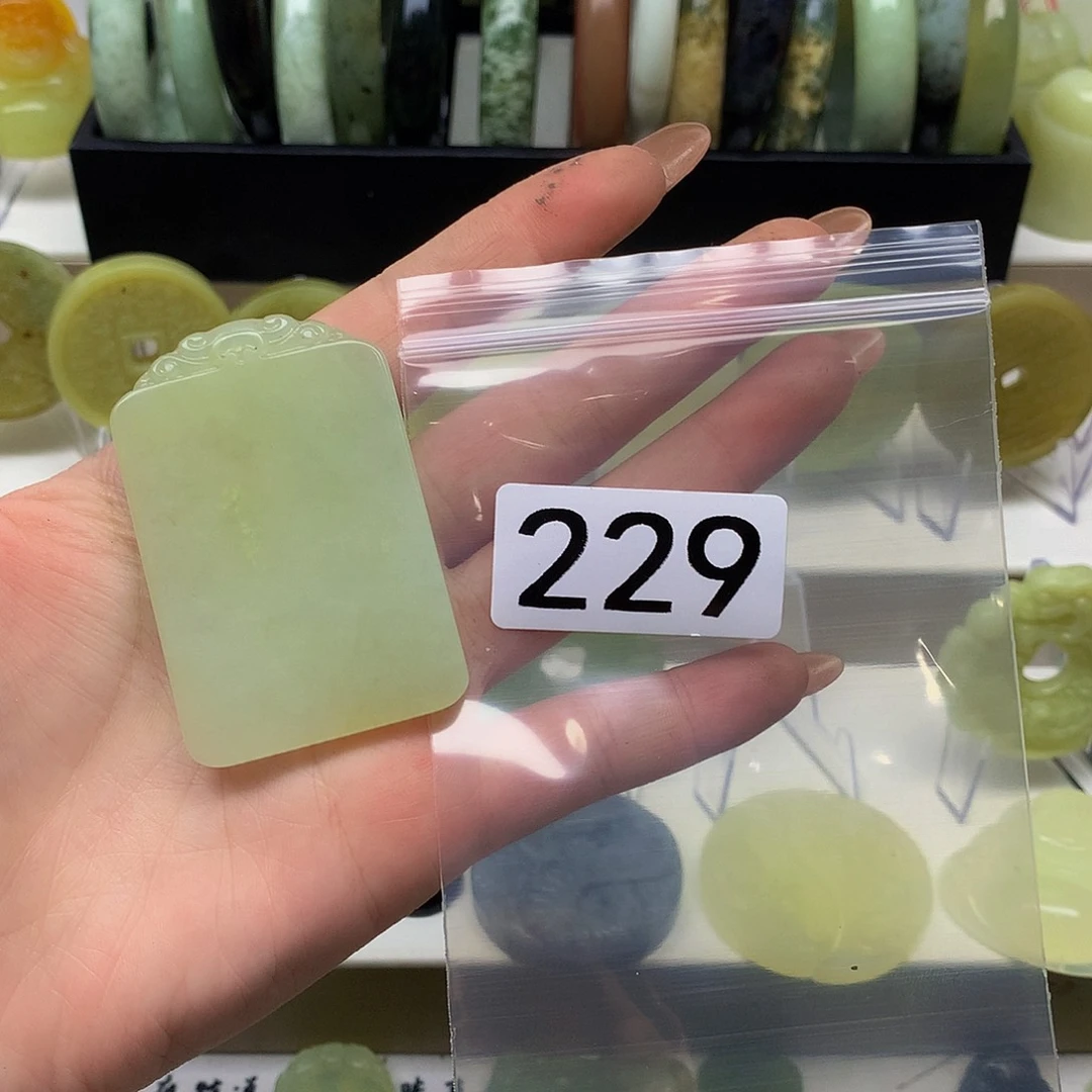 蛇纹石玉颈饰未镶嵌?****?