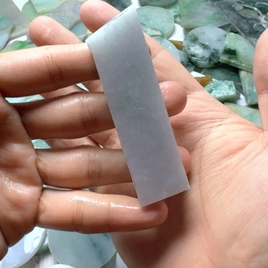 翡翠未镶嵌颈饰11