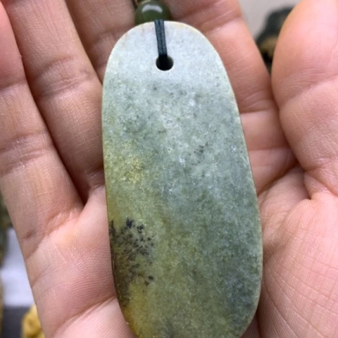 【闪购商品】未镶嵌岫岩河磨玉（透闪石质玉）挂件