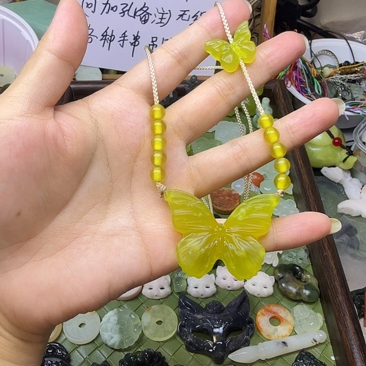 蛇纹石玉未镶嵌颈饰