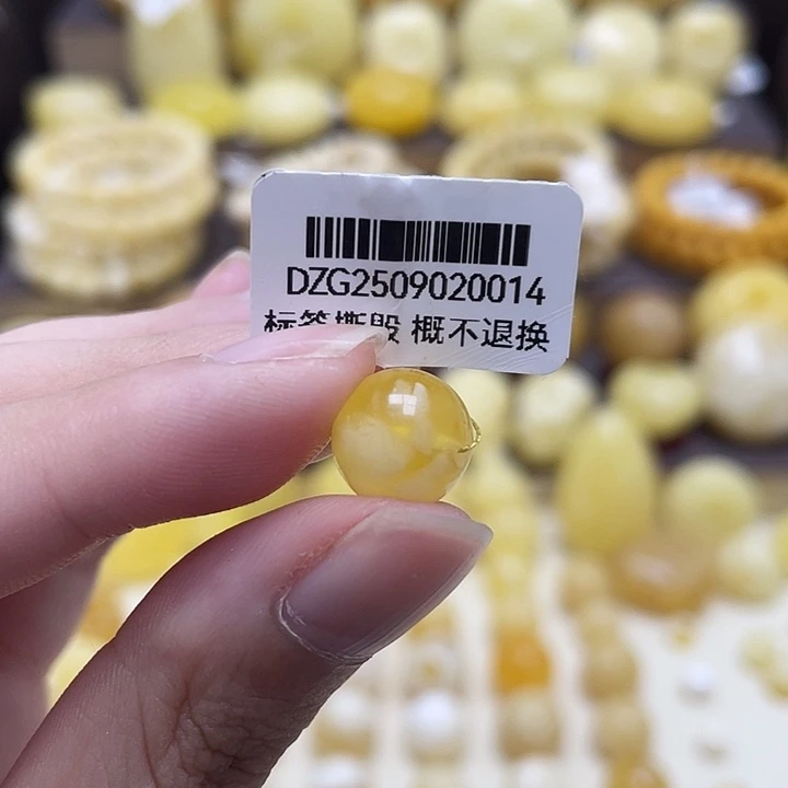 琥珀未镶嵌裸石10.7mm瑕