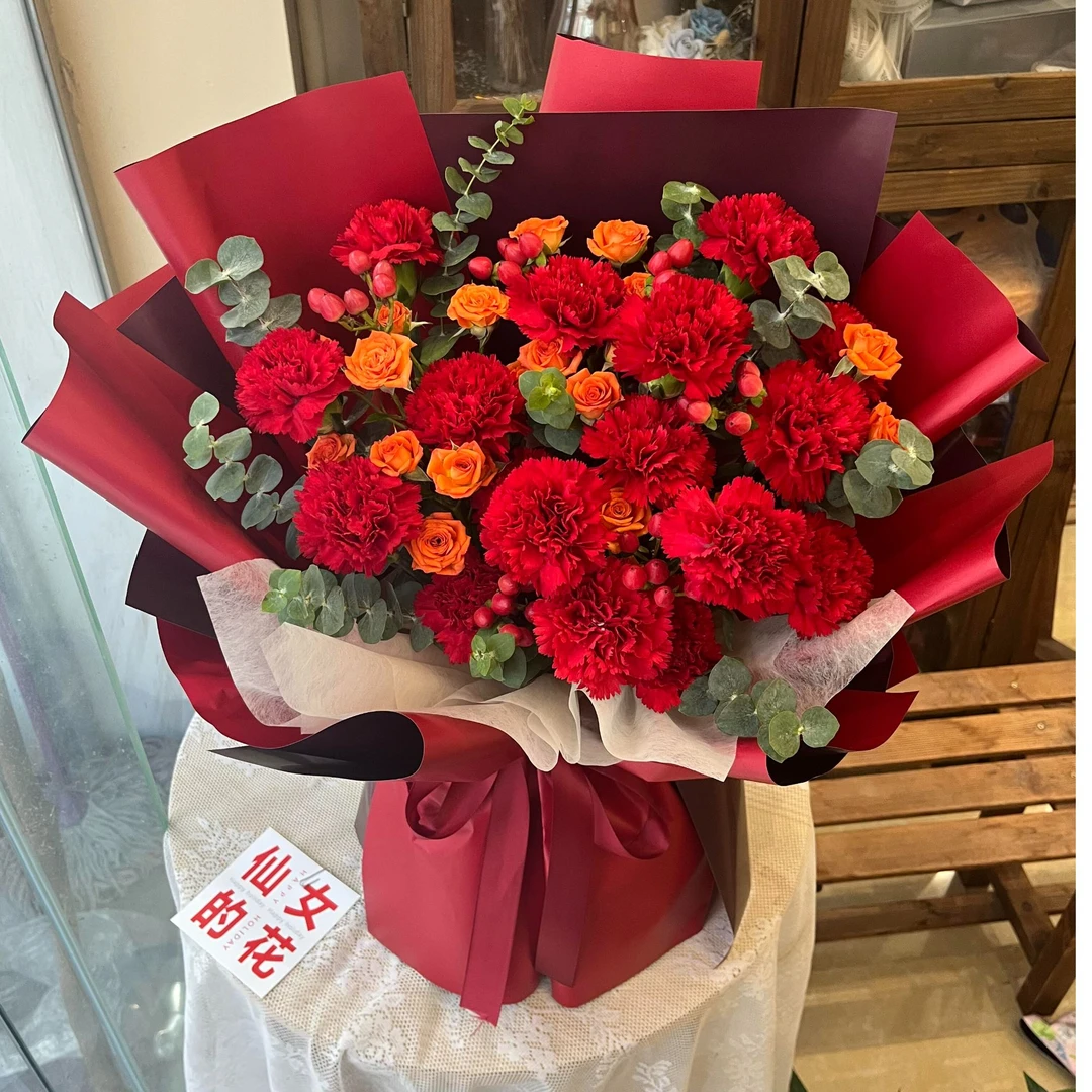 康乃馨混搭橙芭比花束