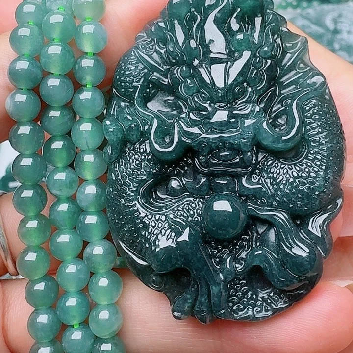 翡翠未镶嵌颈饰多样性发其一