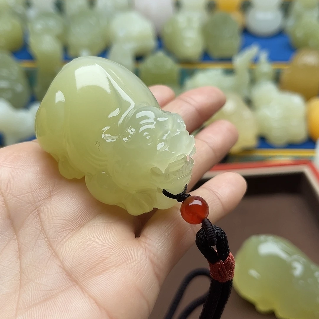 曾***经玉天然桌面小摆件