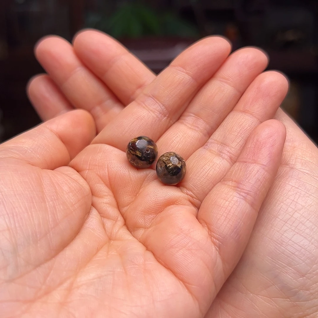 琥珀裸石未镶嵌吉*抚顺琥珀11单珠多样性发其一