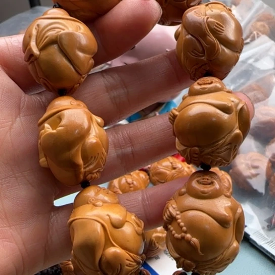 橄榄核手串雕刻工艺