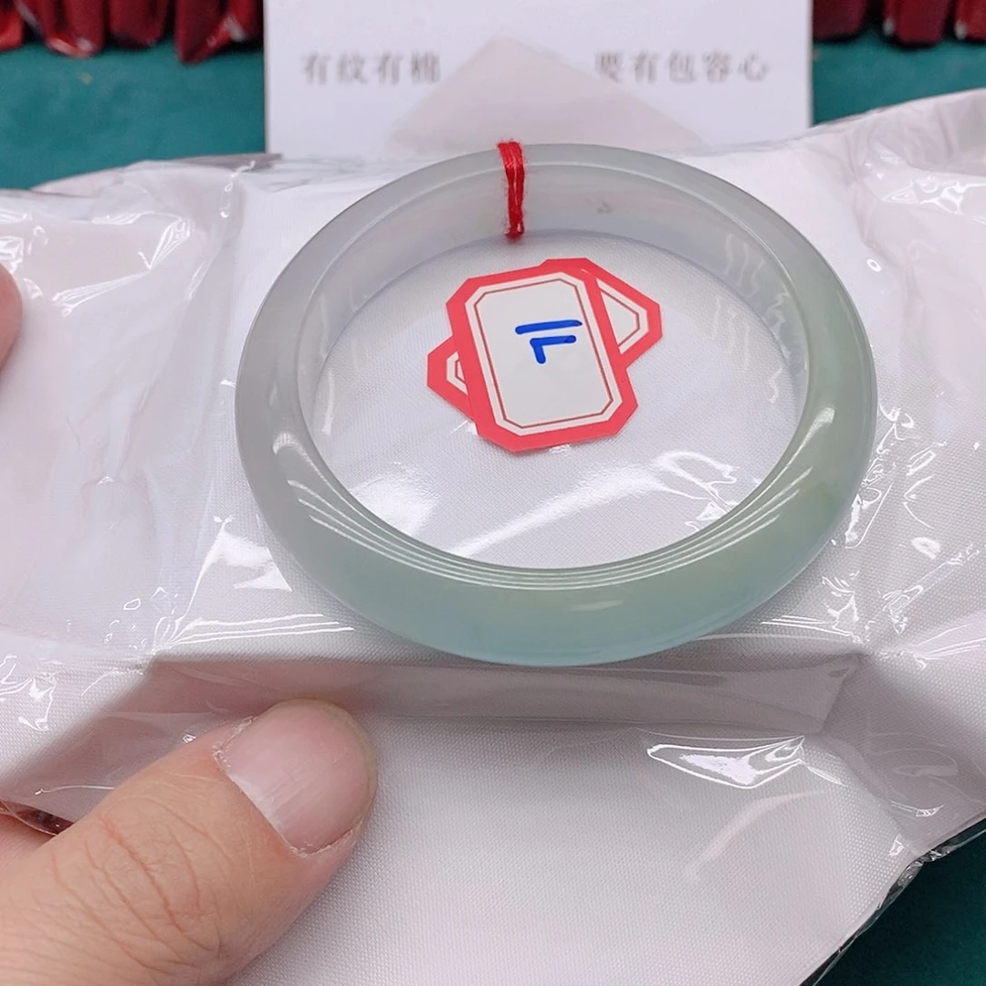 翡翠手镯未镶嵌小***子711111111111