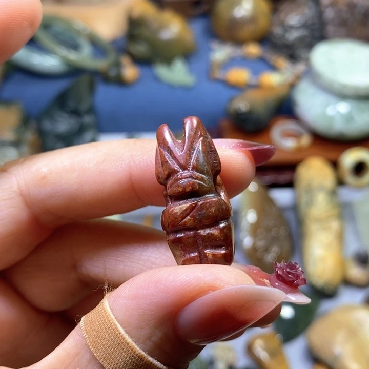 岫岩河磨玉（透闪石质玉）未镶嵌挂件通孔太阳人
