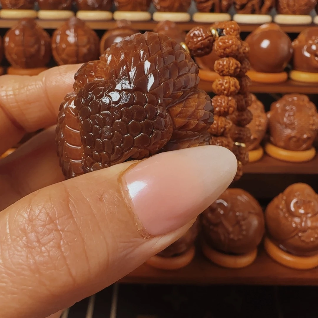 橄榄核把件王**范玉华蛇手把件38