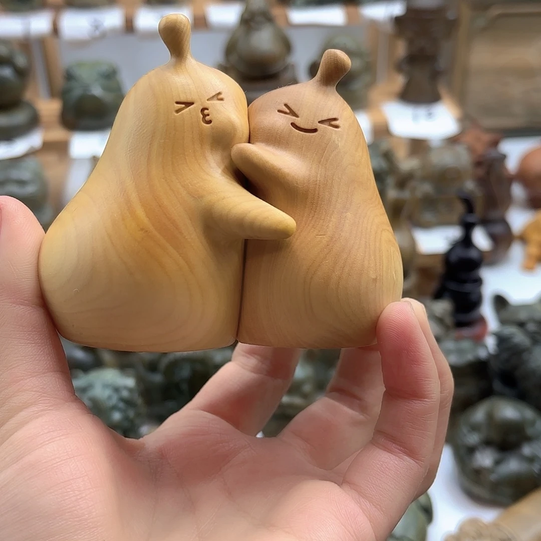 罗***悟木小叶黄杨拥抱摆件