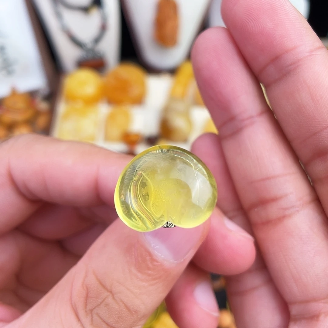 未镶嵌琥珀珠宝奇石