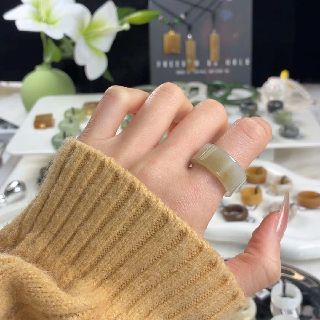 和田玉（糖玉）未镶嵌戒指j209一口糖直切17.6