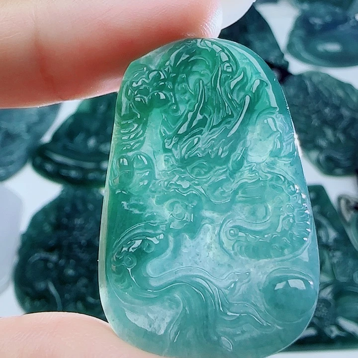 翡翠未镶嵌颈饰多样性发货天然的A货翡翠