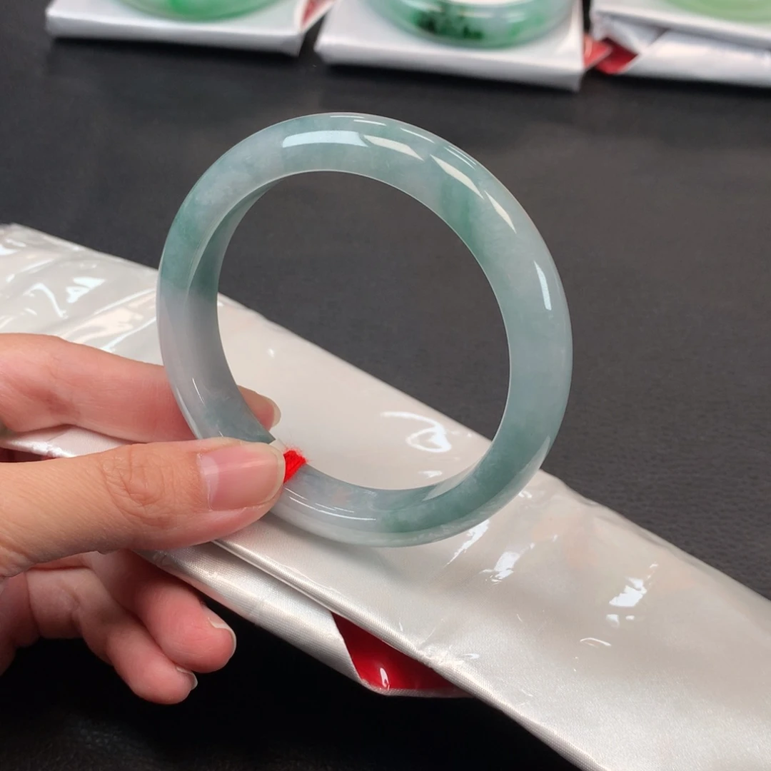 翡翠未镶嵌手镯58圈口海蓝之谜