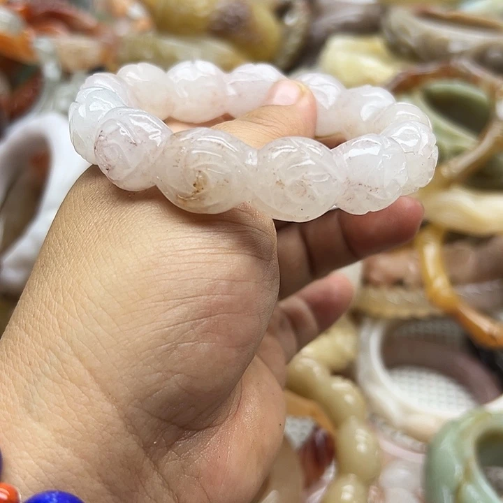 未镶嵌手镯石英岩玉红*