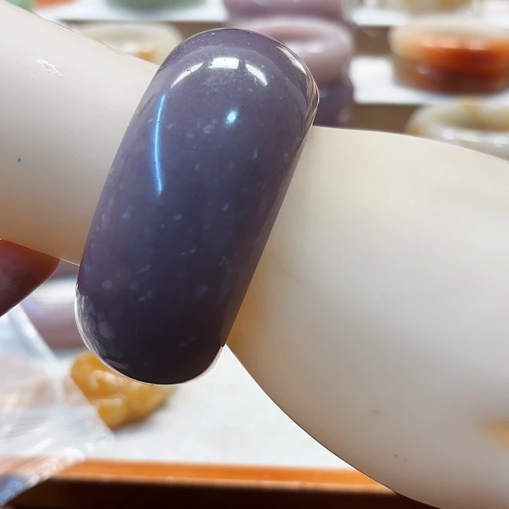 点***光石英岩玉未镶嵌手镯