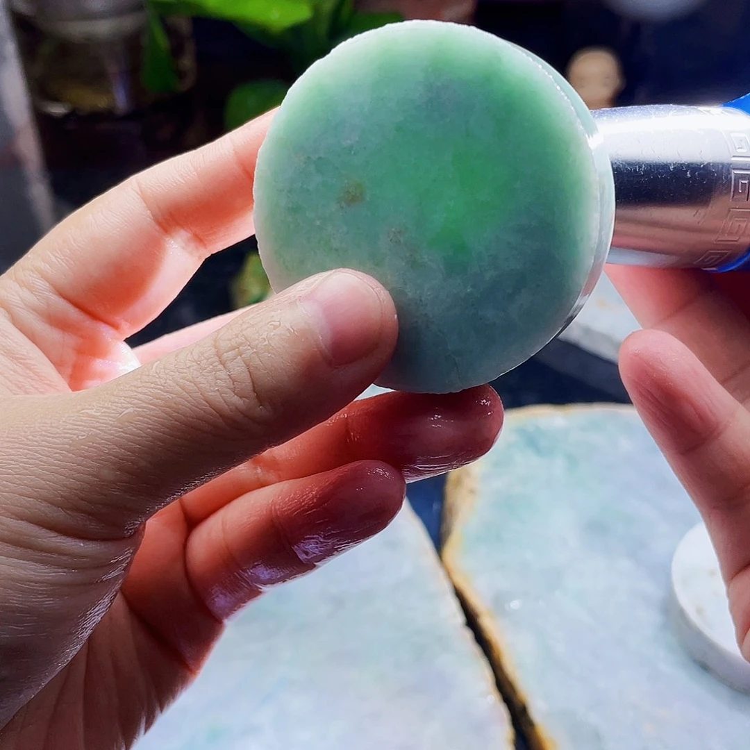 翡翠未镶嵌颈饰毛料21