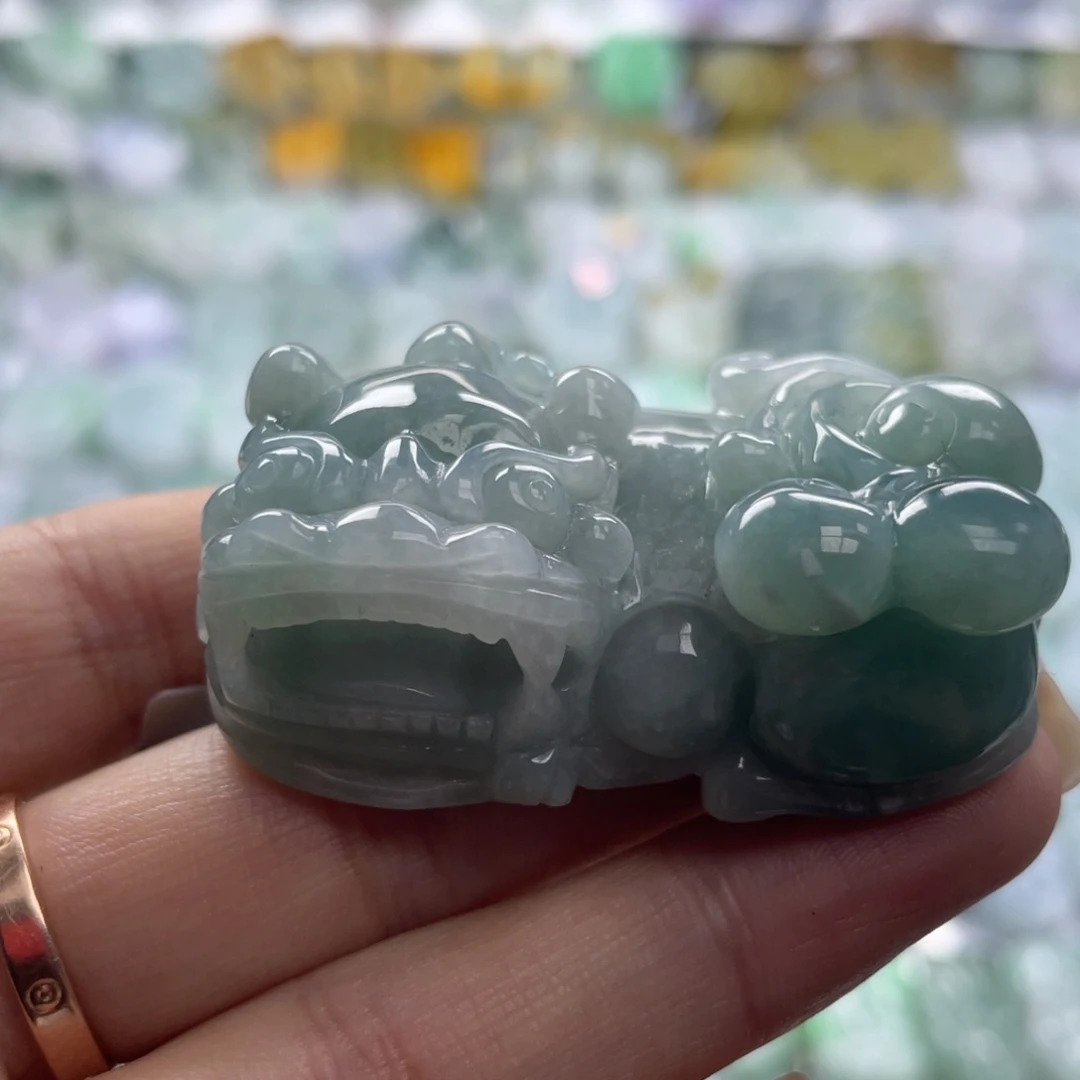 翡翠未镶嵌颈饰貔貅