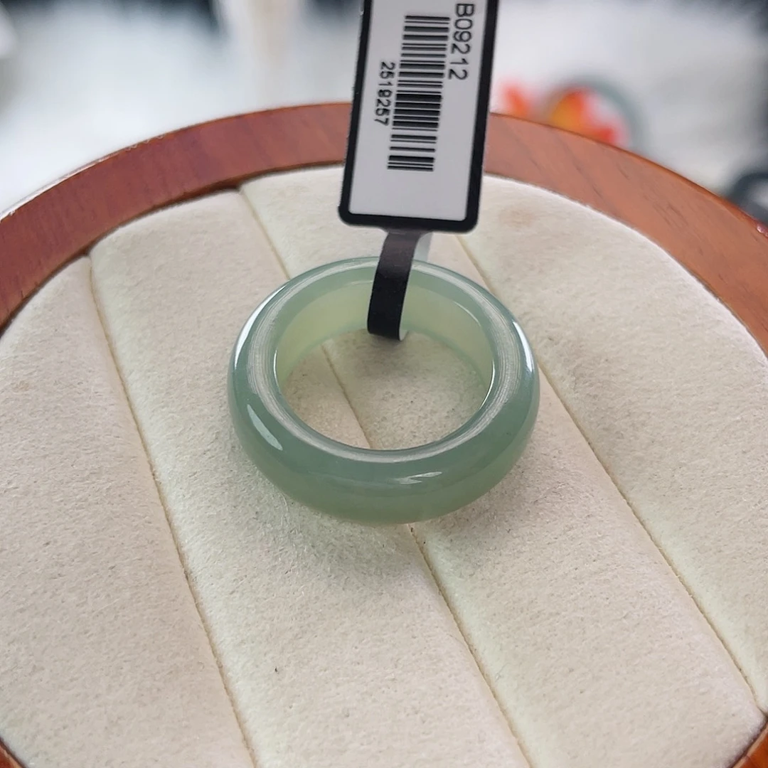 和田玉未镶嵌戒指l97。奶蓝圆条。18.2。不退换