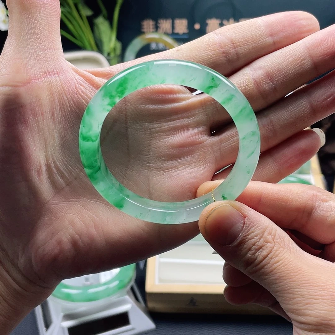 石英质玉（非洲翠）未镶嵌手镯
