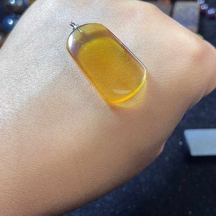 未镶嵌颈饰琥珀缅甸天然琥珀吊坠