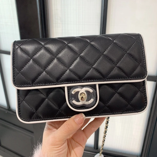 全新未使用 Chanel/香奈儿 25p双C旋钮漫画woc 黑白拼色斜挎包