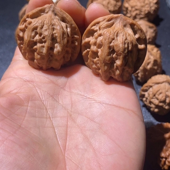 文玩核桃吊坠磐石37