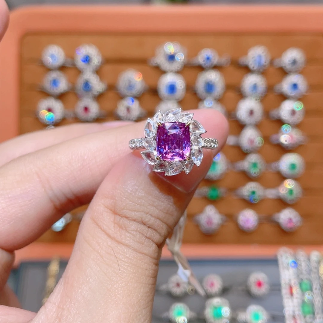 戒指18K金镶嵌彩色蓝宝石