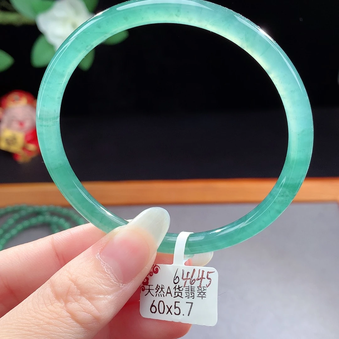 未镶嵌手镯（圆镯）翡翠