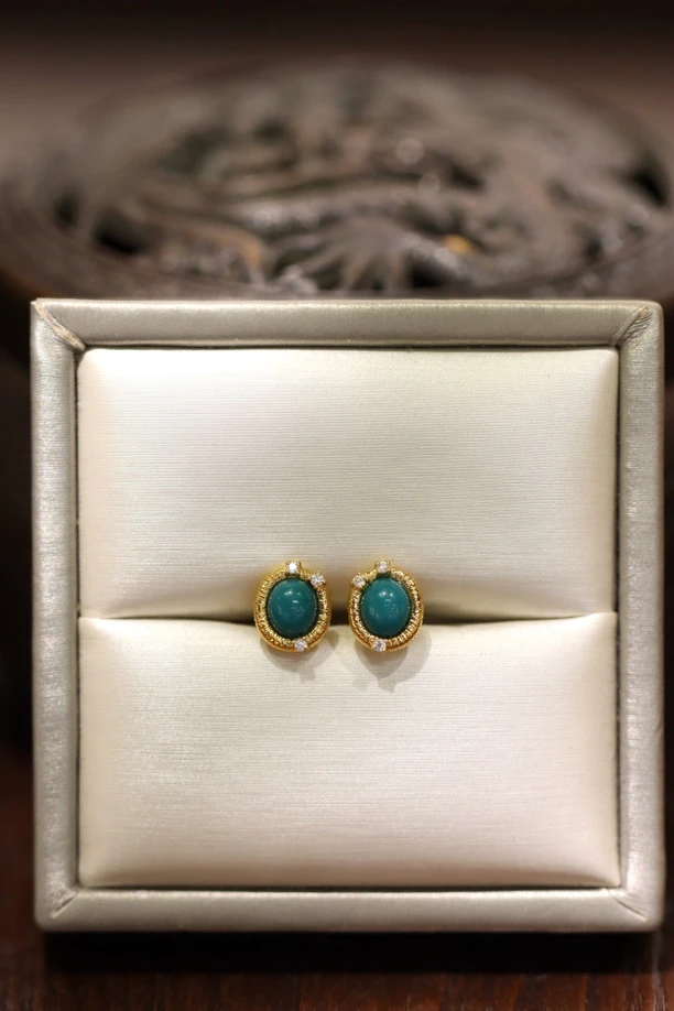 绿松石镶嵌18k金耳钉