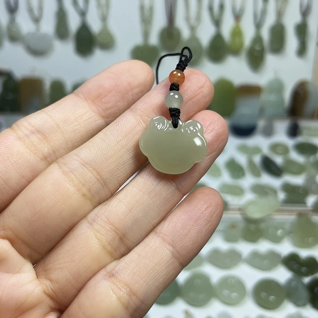 颈饰未镶嵌和田玉李*末