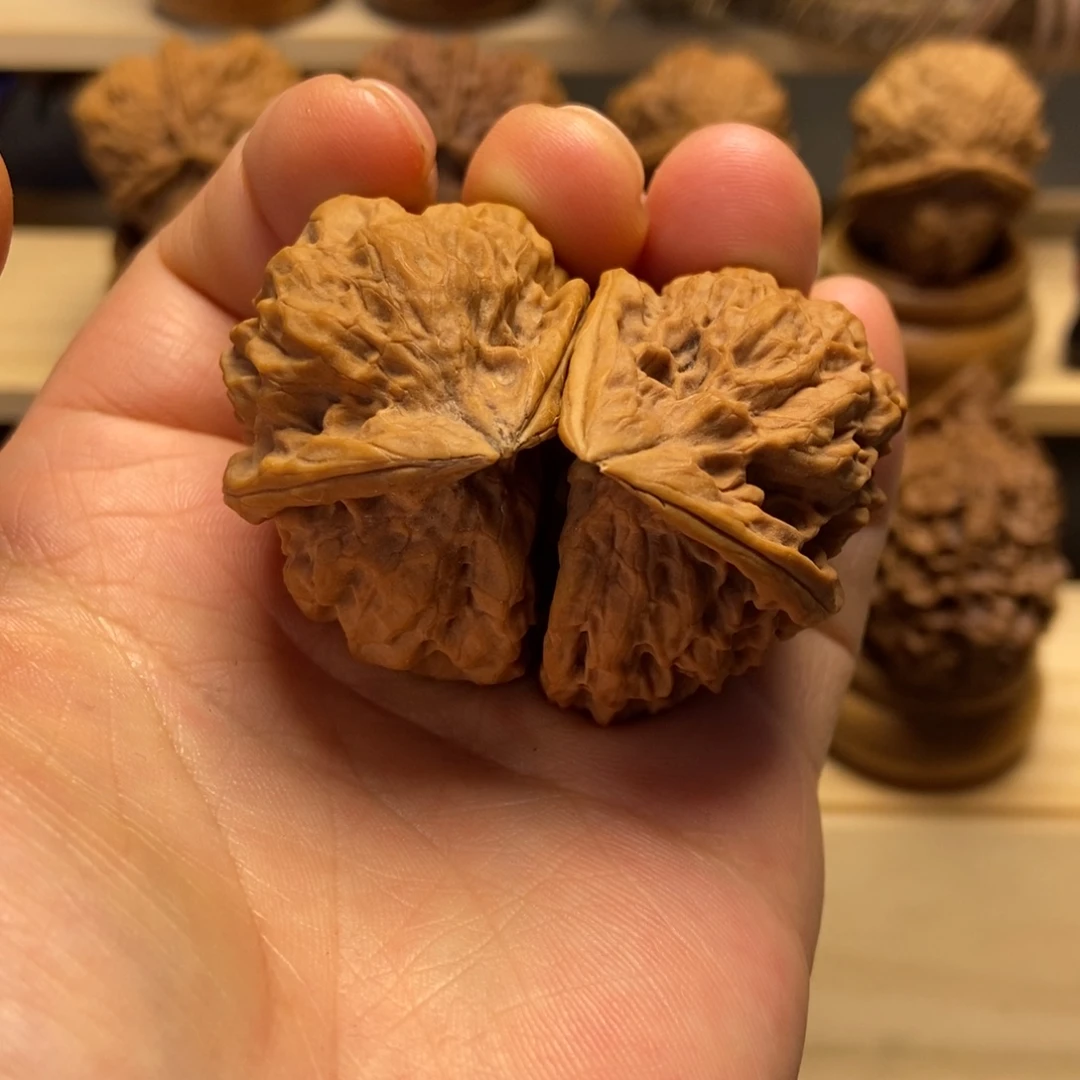 文玩核桃把件蝴蝶半壁
