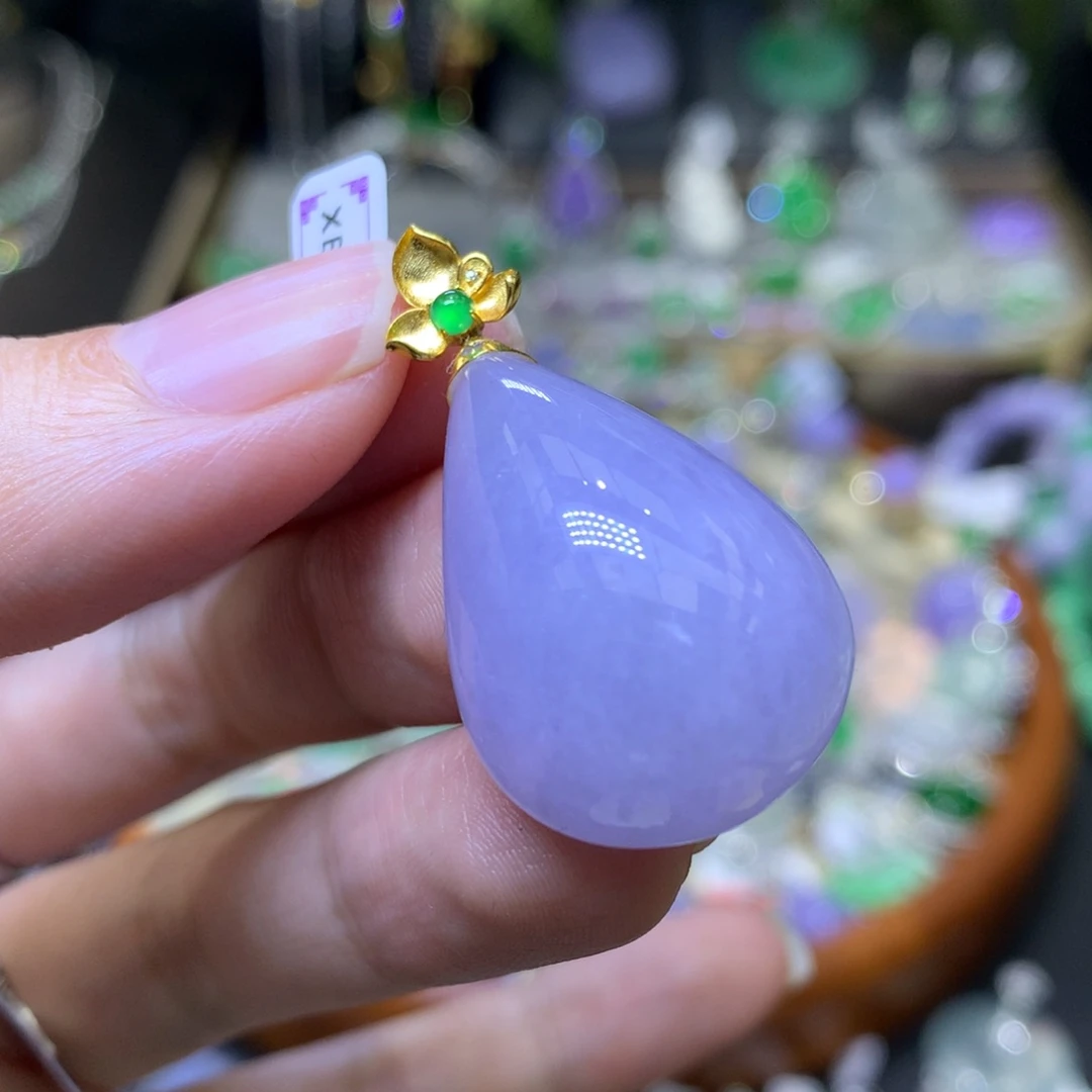 颈饰18K金镶嵌翡翠