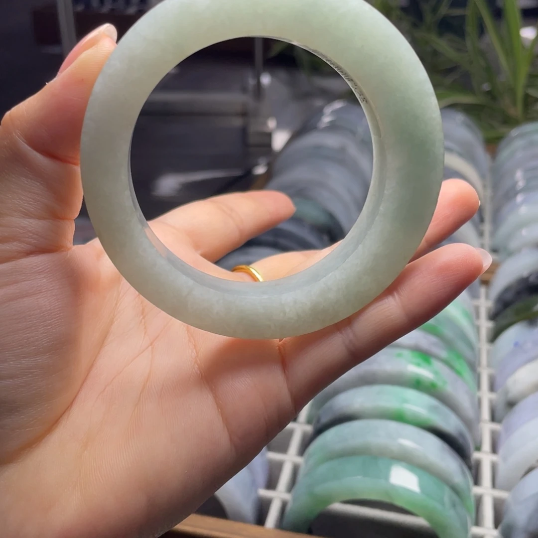 未镶嵌翡翠手镯定制翡翠