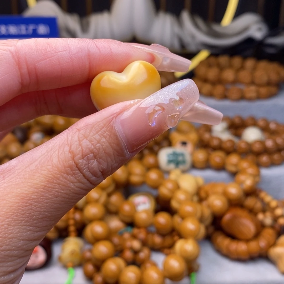 非金属皮质爱心配饰象牙果