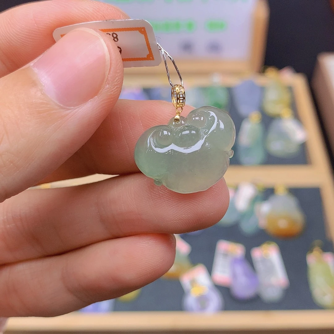 翡翠18K金镶嵌颈饰翡翠