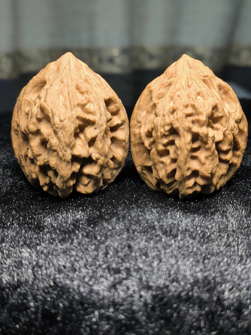 文玩核桃大沽石边41.1/41.6高49.1/49.9肚40.7/40.8克重52全品